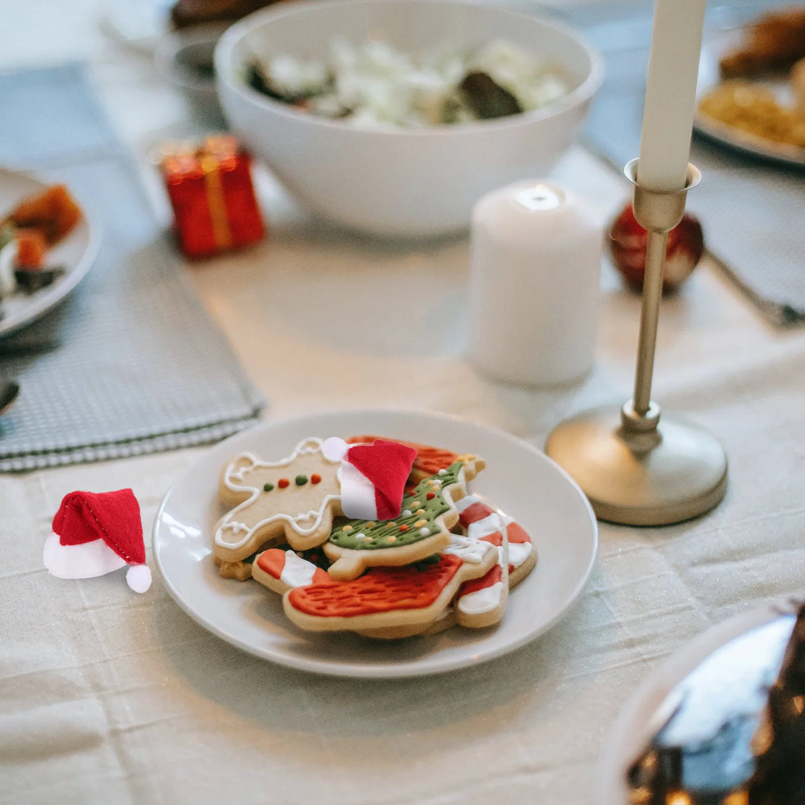 

24pcs Mini Christmas Hat Decoration Non-Woven Lollipop Candy Cover Reusable Santa Cap For Holiday Party Favors Xmas Gift Camping