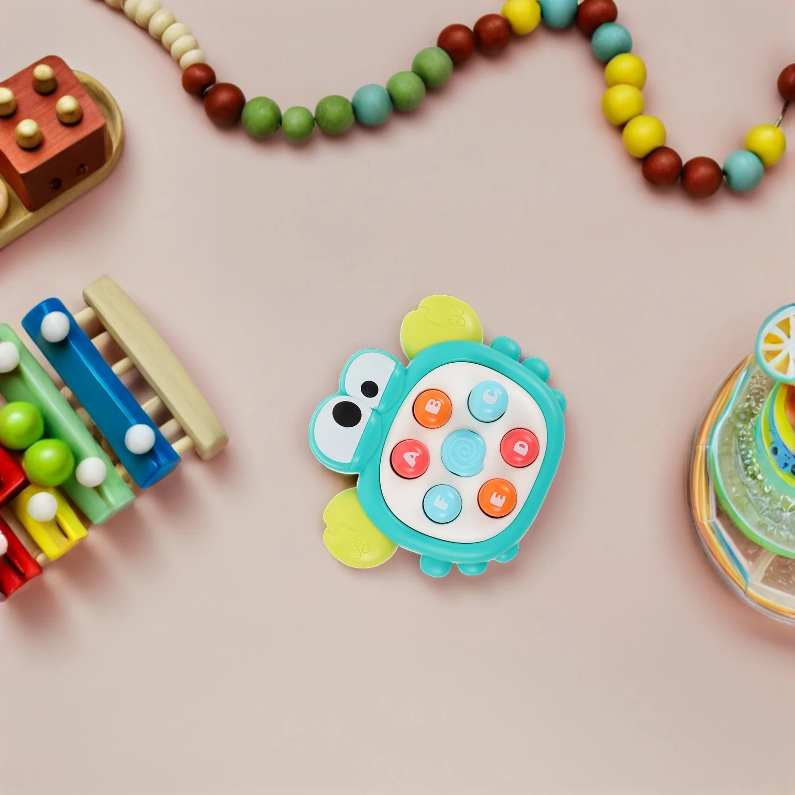 เกมกระดานตัวอักษรภาษาอังกฤษขนาดเล็กแบบพกพาสำหรับเด็ก เกมกดปุ่มสีสันสดใส เสริมพัฒนาการเรียนรู้ เหมาะสำหรับการเดินทางและงานปาร์ตี้