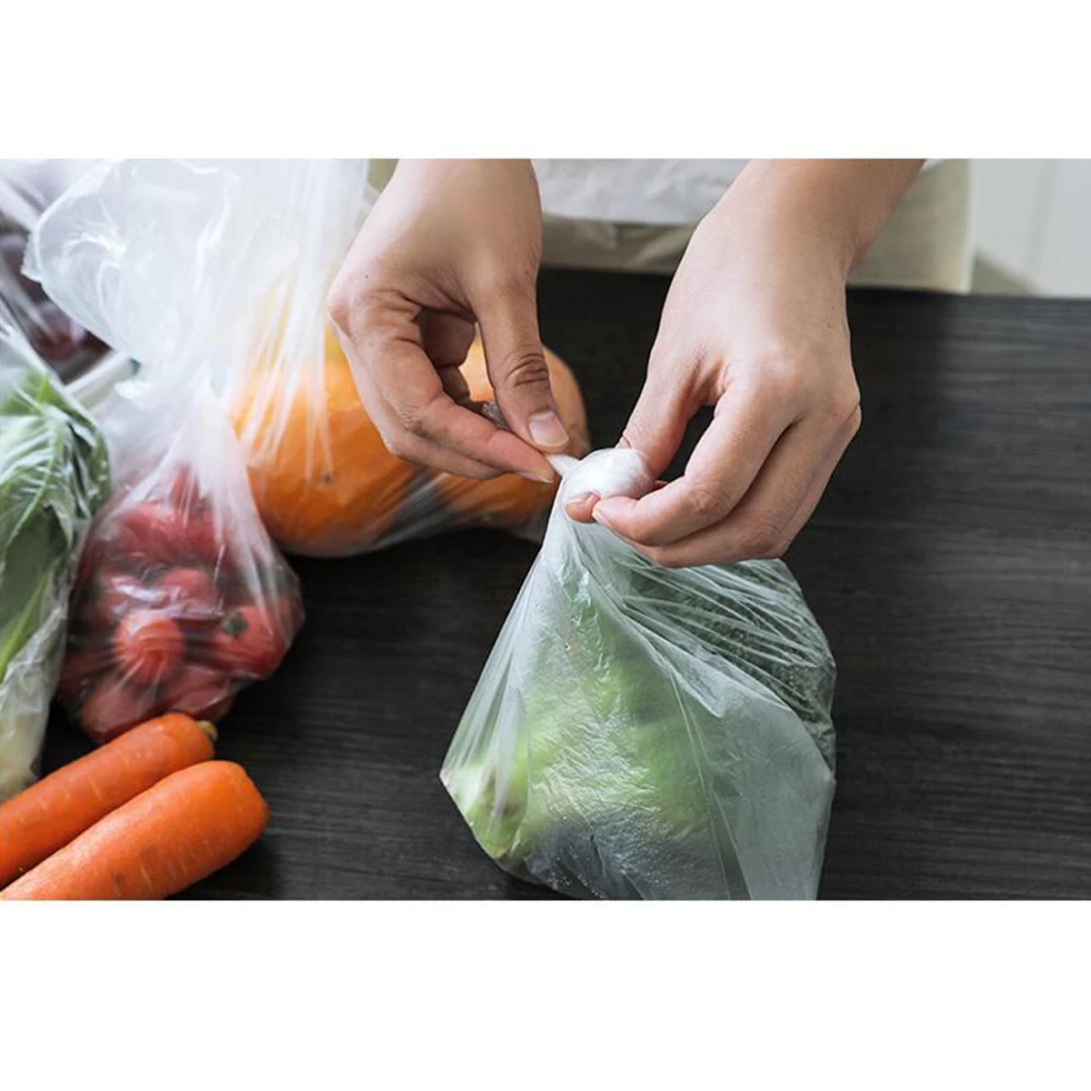 

100 pcs Food Grade Pe Freshness Bags Thicker Vegetable Fruits Storage Freezer Saver Bags With Seal Clip For Kitchen Use