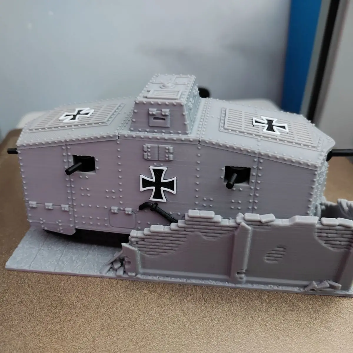 

1:35 Scale WWI German A7V Sturmpanzerwagen Tank Model 3D Printed Rotating Cannon 18 Crew Desktop Display for Military Collectors