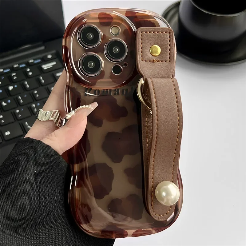 

Tortoiseshell Leopard Wristband Phone Case for iphone 15 14 13 12 11 Pro Max Leather Wrist Strap Cover