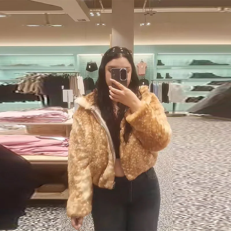 معطف فرو صناعي مرقط على شكل غزال للنساء مع طية صدر السترة وياقة عالية سترة فروي بأكمام طويلة ملابس خارجية جديدة لخريف وشتاء 2025 ملابس خارجية للسيدات #3