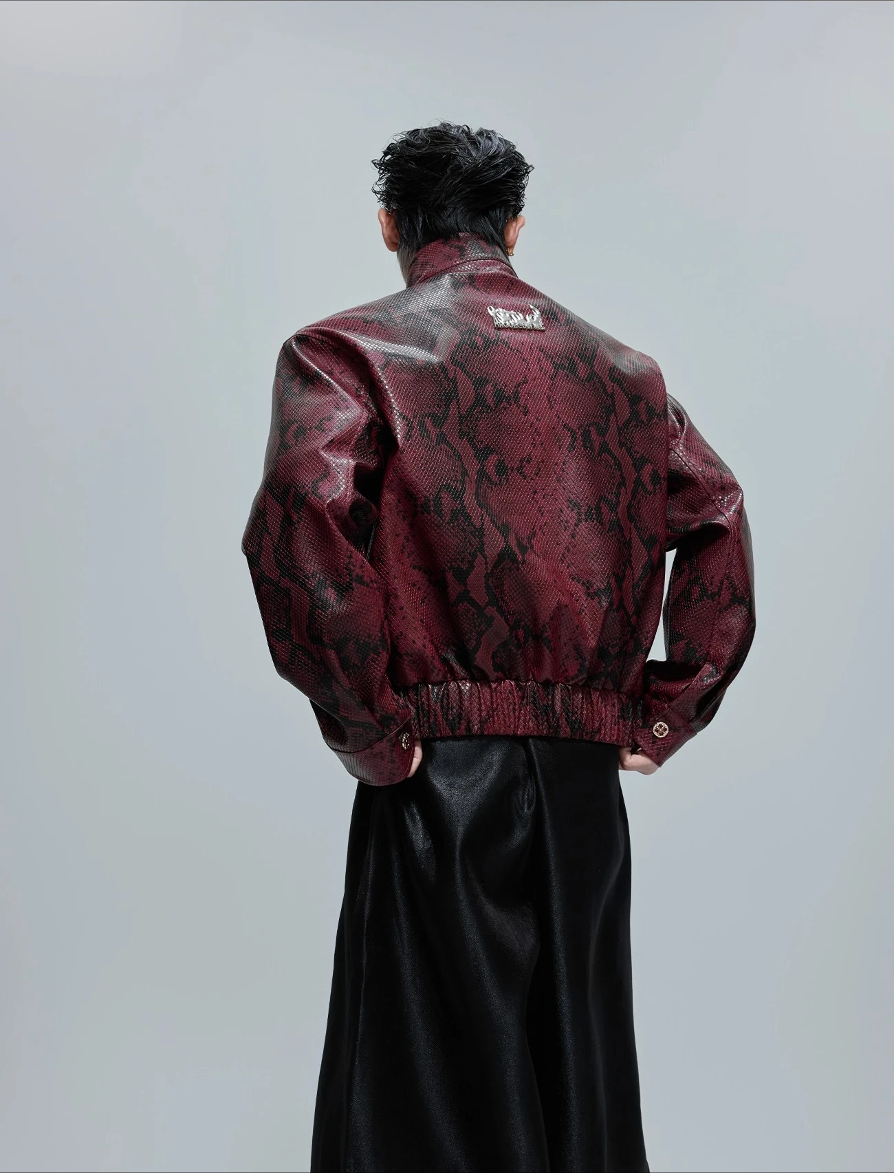 2025 New Men's Blood Python Texture Red Faux Leather Jacket Gemstone Embellishments Stand Collar Short Black and Brown Jacket