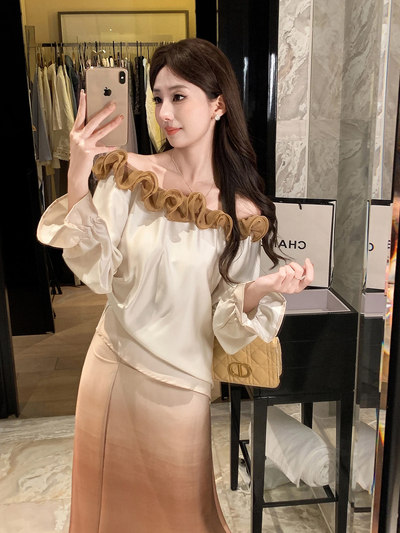 

Новинка! Женский шифоновый топ Sweet Heart Moon God Color с 3D цветами на плечах, для ранней осени, в нежном французском стиле, приталенный крой.