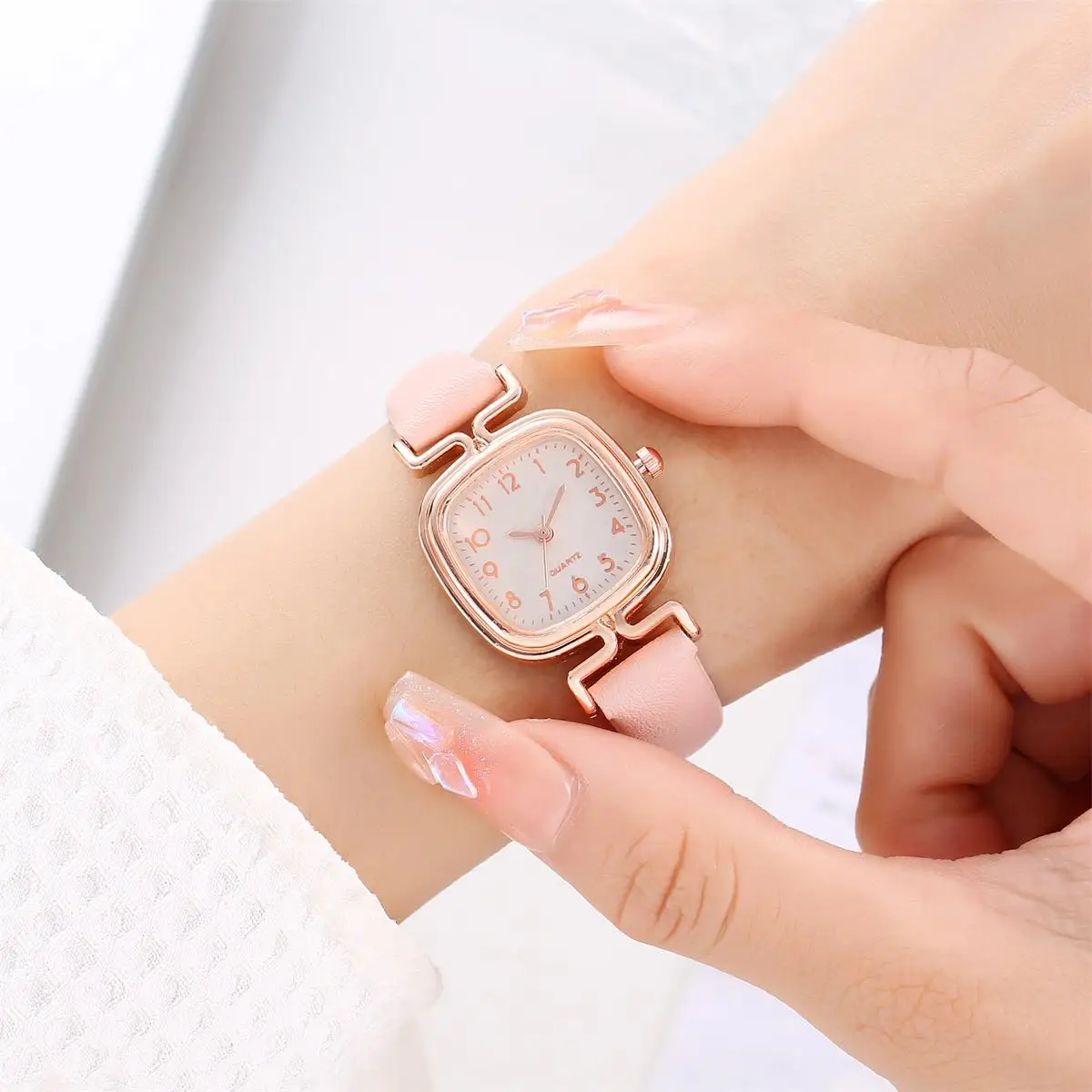 

New girls girlfriends watch junior high school female students Korean version of the simple trend of retro quartz watches