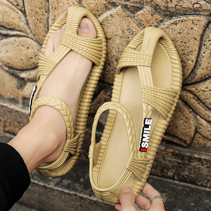 Summer Fashion Men Sandals Beach Slippers Couples Grass Woven Sandals Women Beach Shoes Non-Slip Outdoor Cloud Slippers