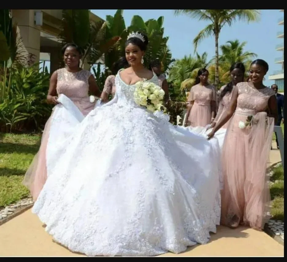 

Customized Scoop Neck Sparkly Crystals Beads Ballgown Wedding Dress Illusion Long Sleeves 3 D Appliques Formal Bridal Gowns