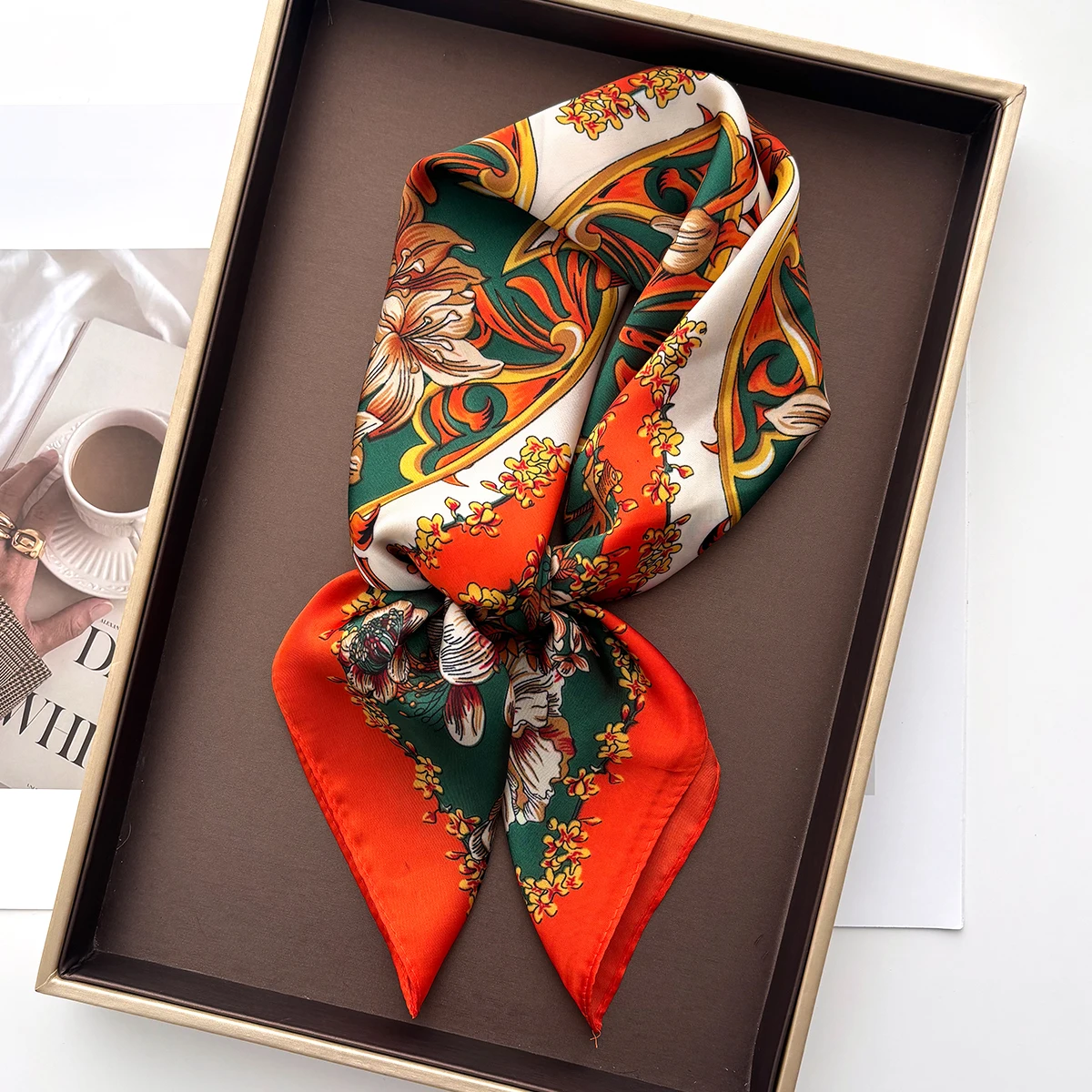2026 Design Blumen-Schal für Damen, Seidenimitat Halstücher, Foulard, Bandana, Hijab, Haarbänder, Quadratische Schals, Wickeltücher