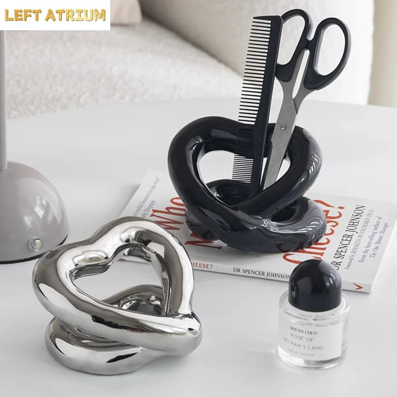 Ceramic Toothbrush Holder Creative Heart Shaped Toothpaste Holder Dressing Table Makeup Brush Storage Rack Bathroom Supplies