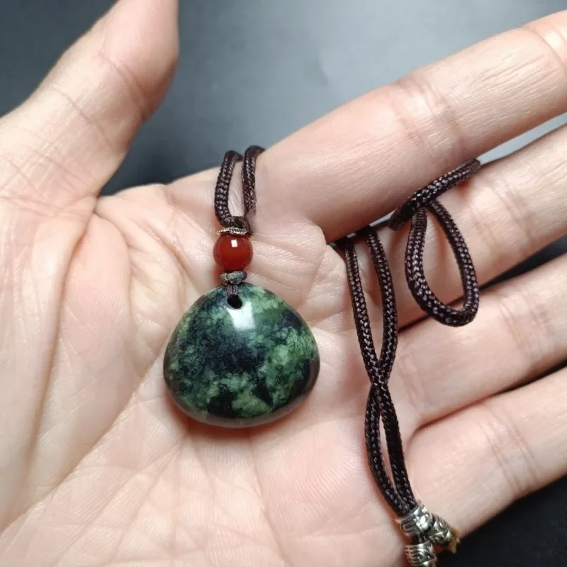 

Natural Medicine King Stone Men's and Women's Jade Pendants Are Fashionable and Versatile.