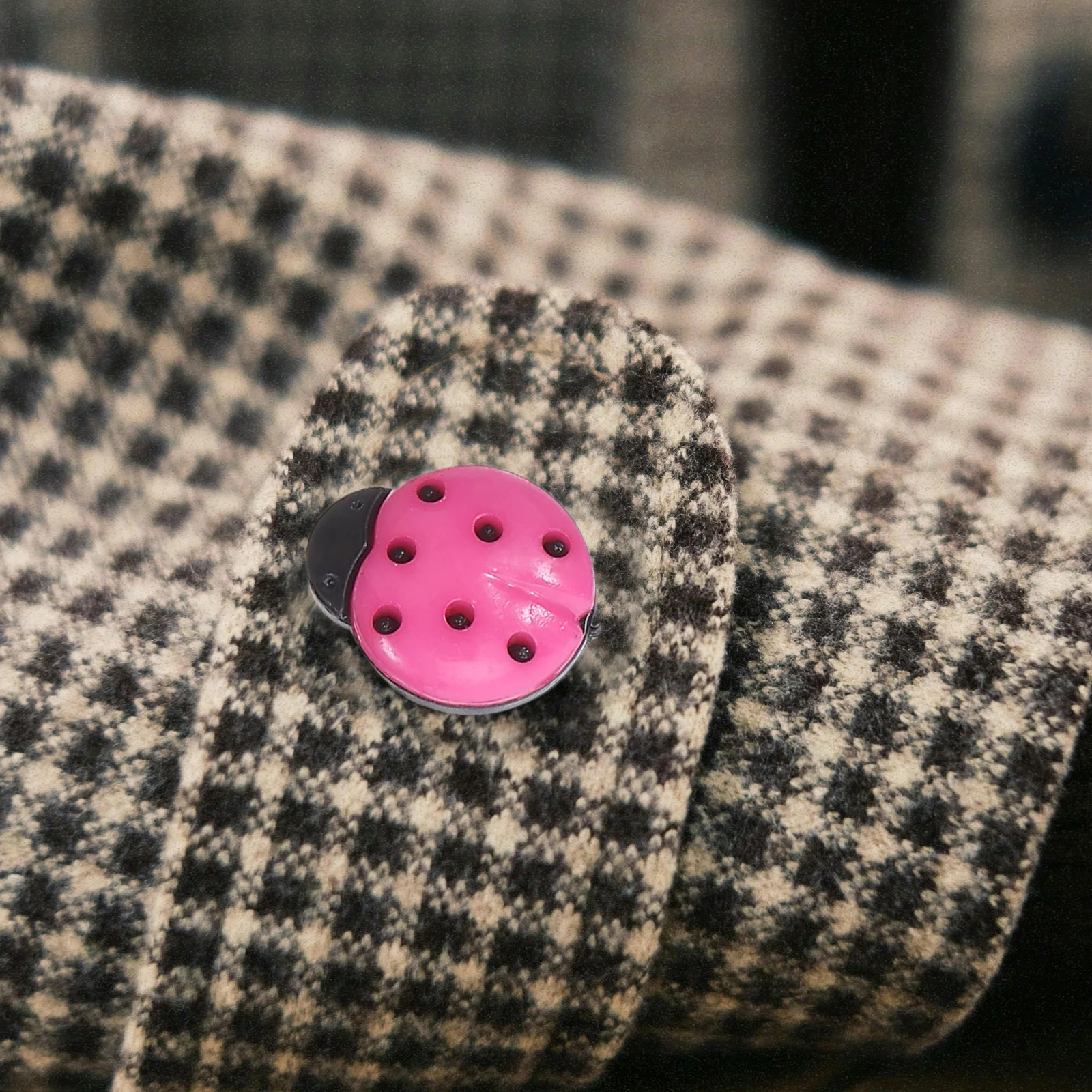 100 szt. Uroczych guzików w kształcie biedronki, kolorowe zapięcia w kształcie owadów do robótek ręcznych, kardiganów dziecięcych, szycia, guziki w kształcie robaczy.