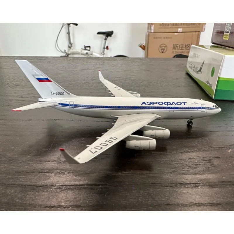 1/400 スケールフェニックスダイキャストロシア PH11781 エアロ