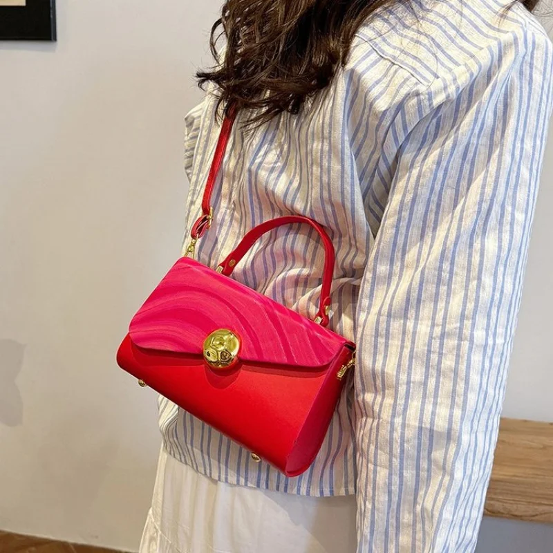 

Popular Classic Leather Women's Messenger Bag High-End Luxury Brand Elegant Fashionable Stylish Detail Daily Bag​