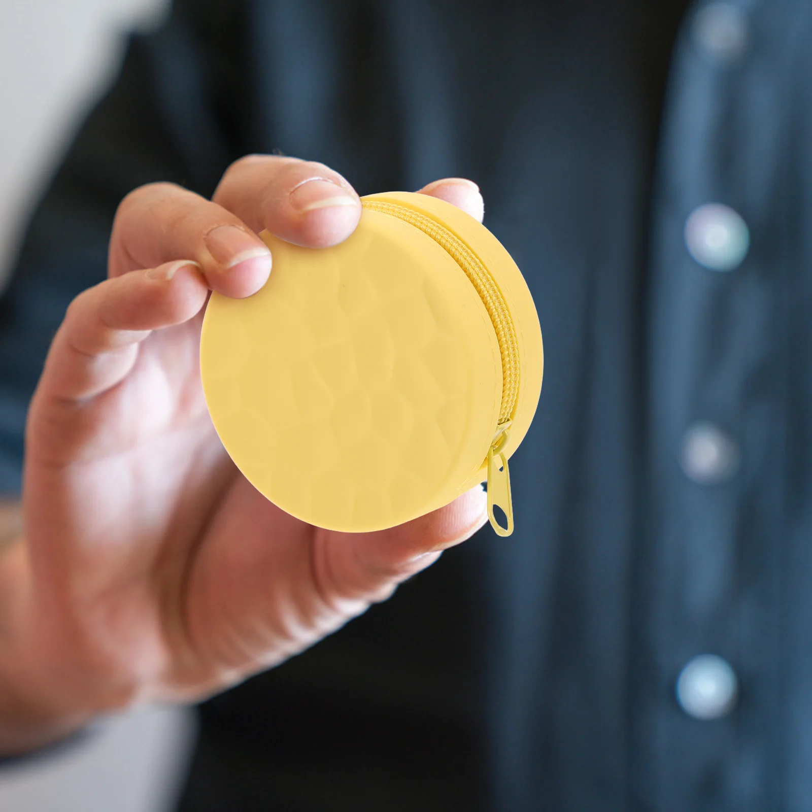 

Round Silicone Coin Purse with Zipper Mini Waterproof Pouch for Headphones Cables Small Items Portable Compact Wallet Case Cute