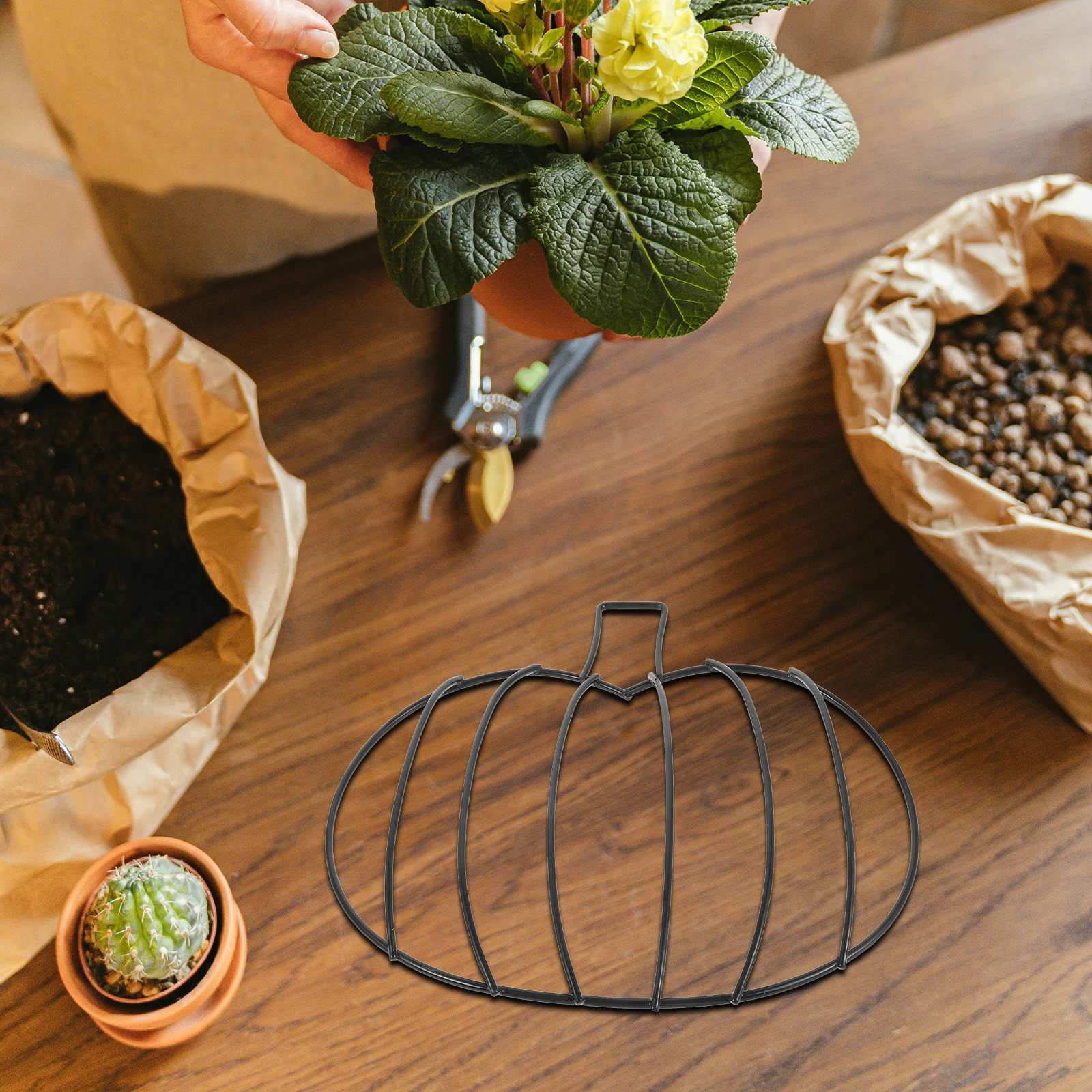 

2Pcs Black Iron Pumpkin Hat Ring for Floral Wreath Making DIY Frame Decor Supplies Hanging Garden Terrace Craft Tool