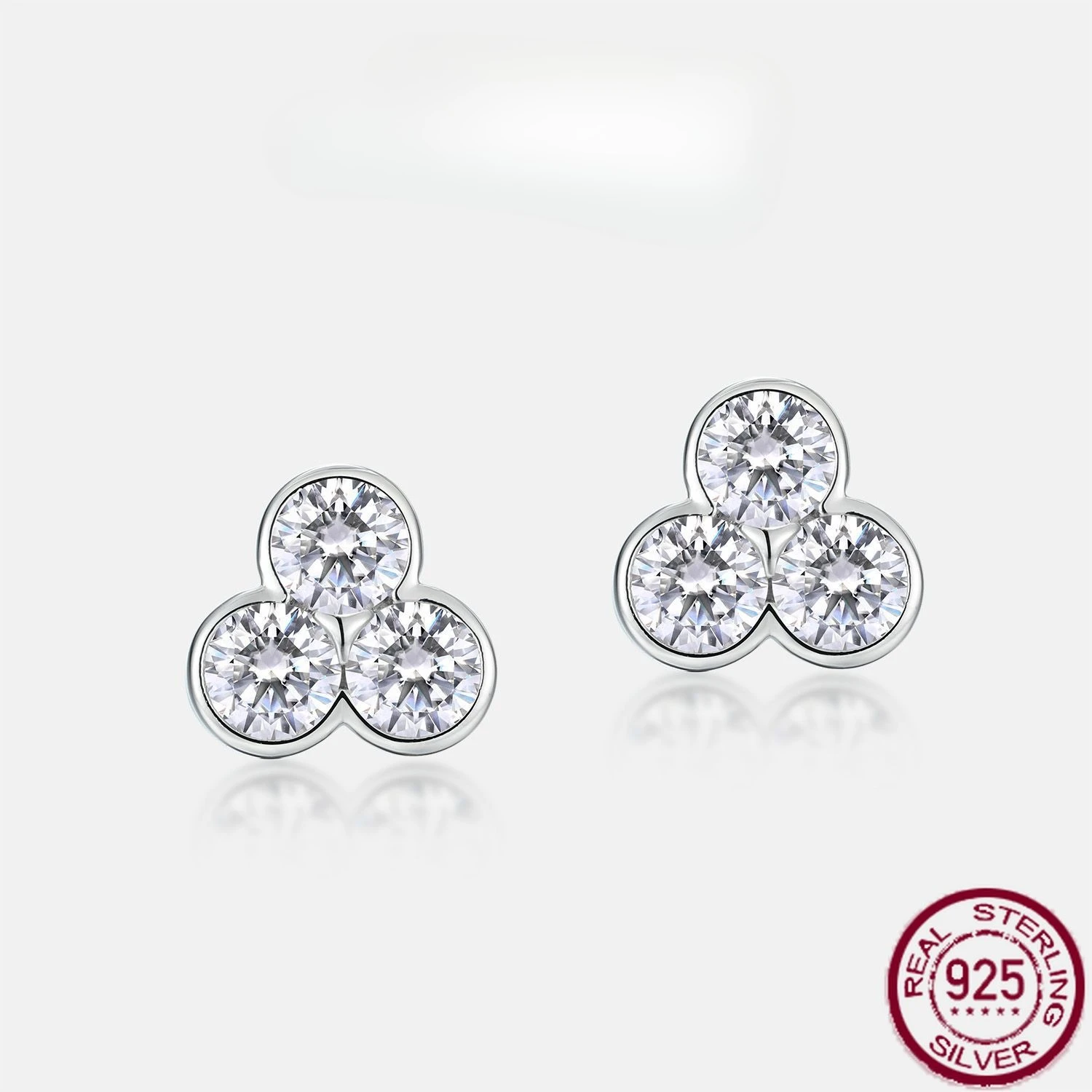 

Новые серьги из чистого серебра S925, инкрустированные блестящим муассанитом и тремя лепестками цветов, простые и модные свадебные украшения