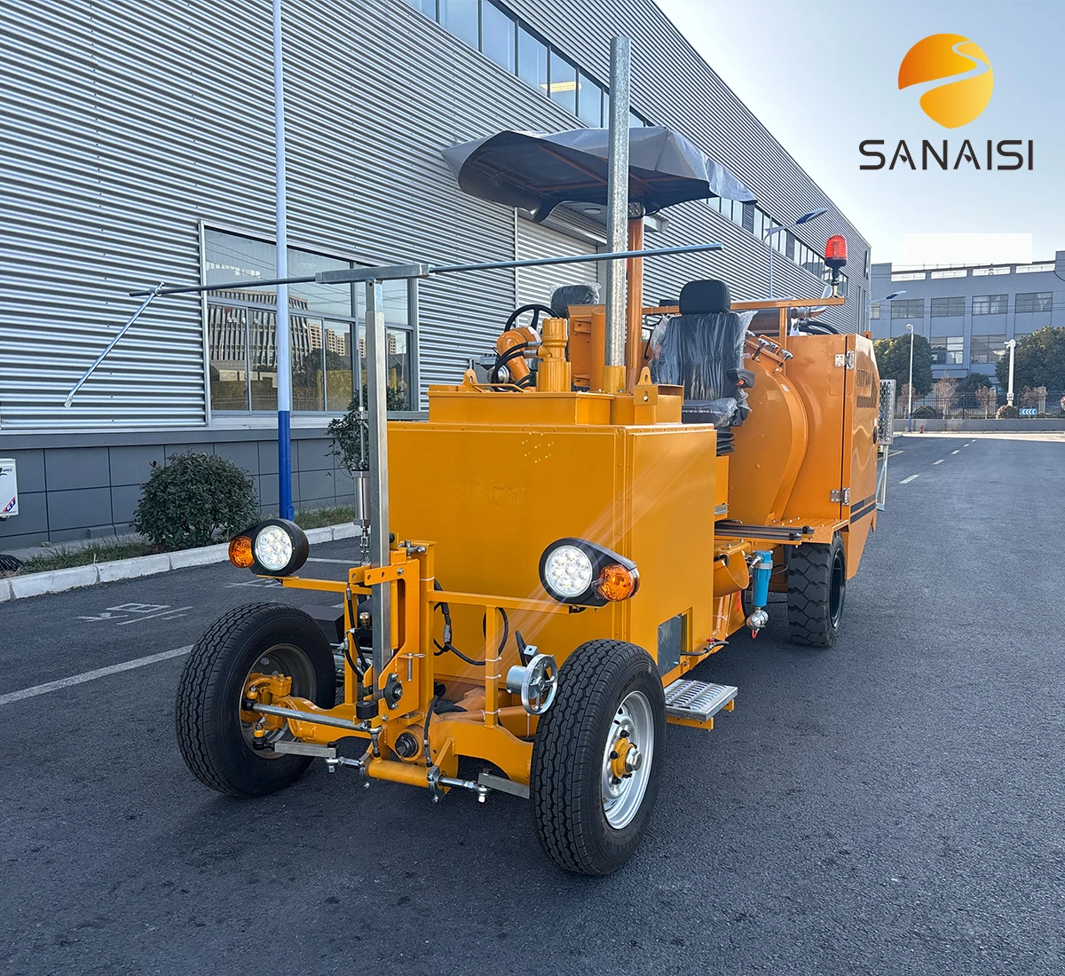 Maßgeschneiderte Hot Melt Ride-on Line Marking Machine Truck Driving Type mit Kernmotor-Straßenmarkierungsausrüstung