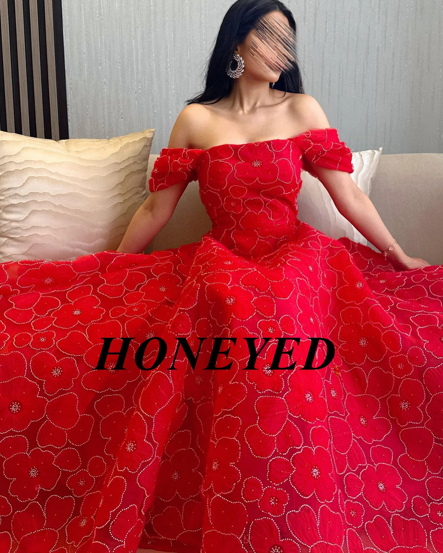 HONEYED-vestido de noche de lujo para mujer, traje rojo de línea A con flores, hombros descubiertos, baile de Arabia Saudita, longitud hasta el suelo, Dubái, 2024