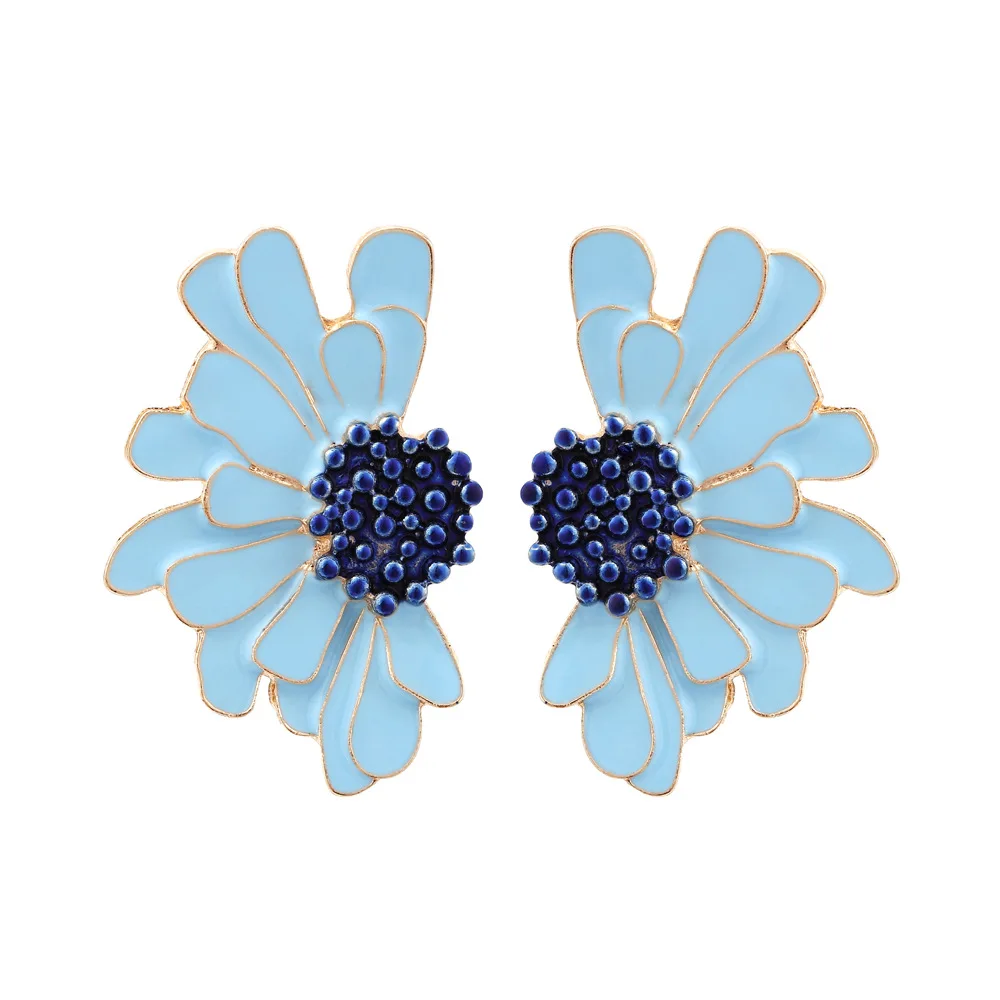 Fresh pastoral style alloy dripping flower earrings fashionable and atmospheric design sense small daisy stud earrings women