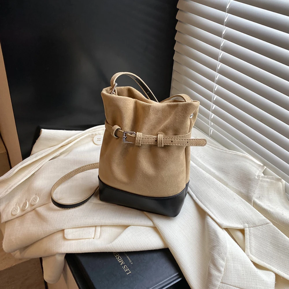 2025 New Bucket Bag Women Frosted Patchwrork Buckle Crossbody Bags Autumn Winter Fashion Versatile Phone Lipstick Commute Packs