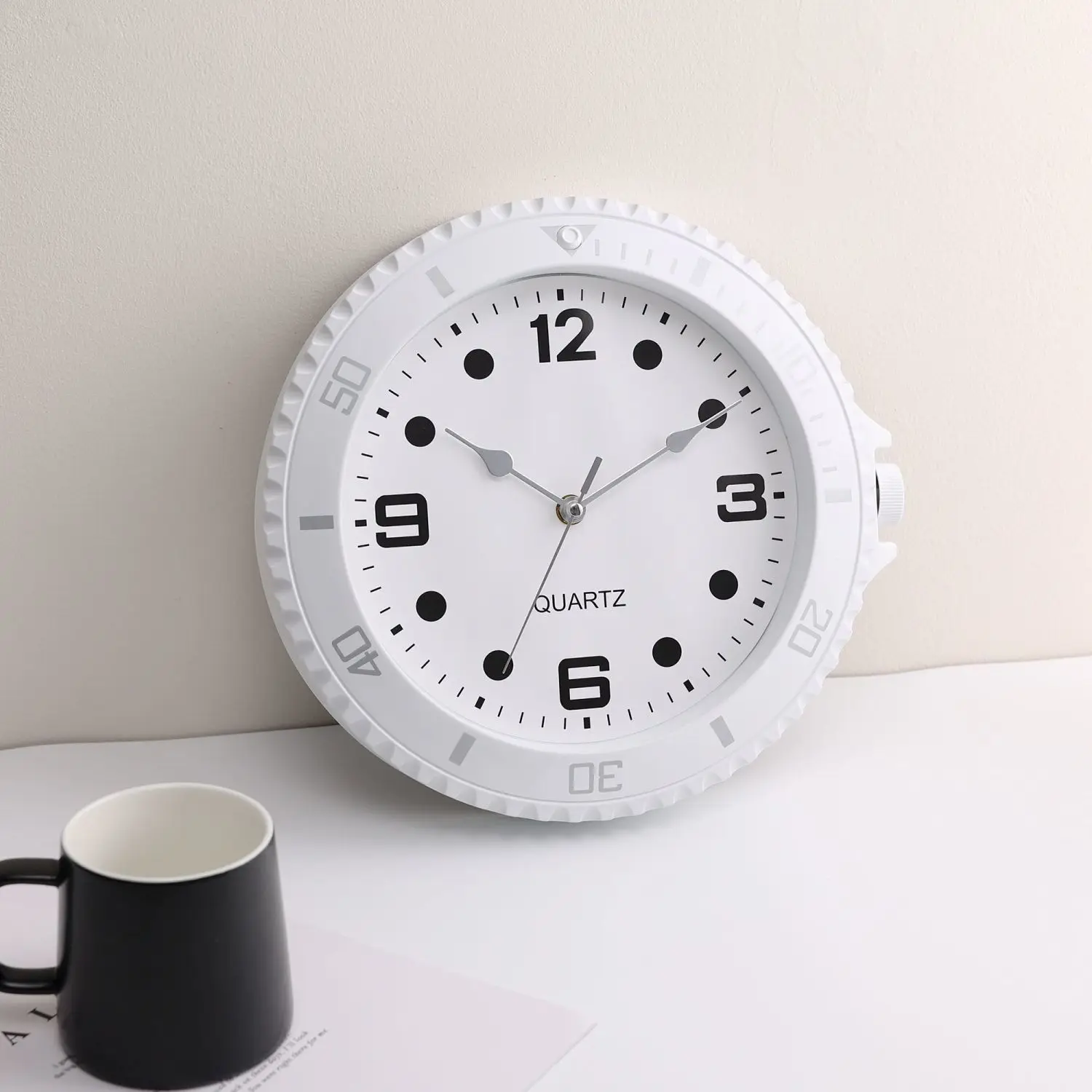 

Modern Design Wall Clock Role Silent Quartz Needle Luxury Wall Clocks Sweep Second Water Ghost Analog Wall Clock Home Decoration