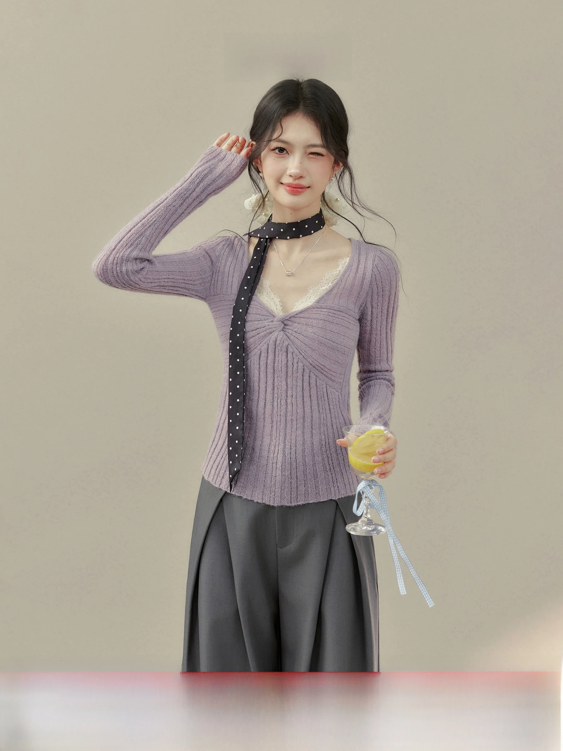 

Женский облегающий трикотажный свитер с V-образным вырезом и узлом, светло-фиолетовый глянцевый, больших размеров, весенний, красивый топ