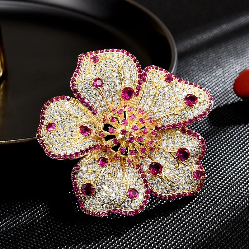 

2024 Spring New Luxury Micro-inlaid Zircon Flower Brooches Pins Elegant Red Corsage Suit Coat Accessories Fashion Women Jewelry