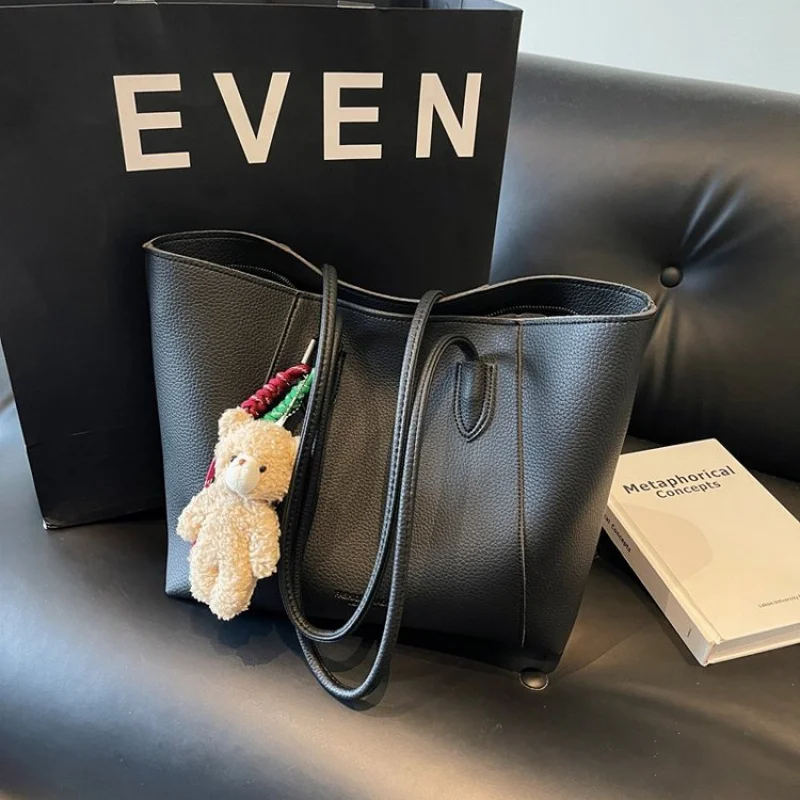 

Elegant Women's Handbag Made Of Premium Leather Boasting Paris High-End Lasting Lightweight Soft Commuter Daily Design​