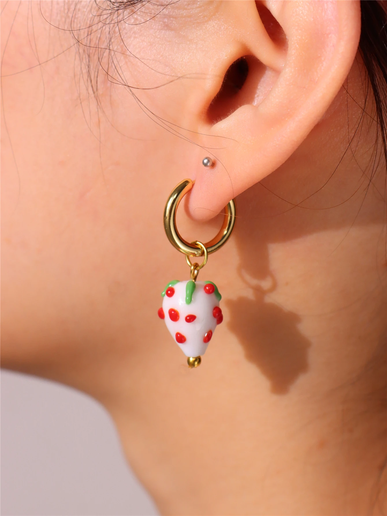 HUANZHI Ceramic Fruit Strawberry Hoop Earrings for Women Girls Cute Fun DIY Beaded Creative Handmade Jewelry Accessories 2024