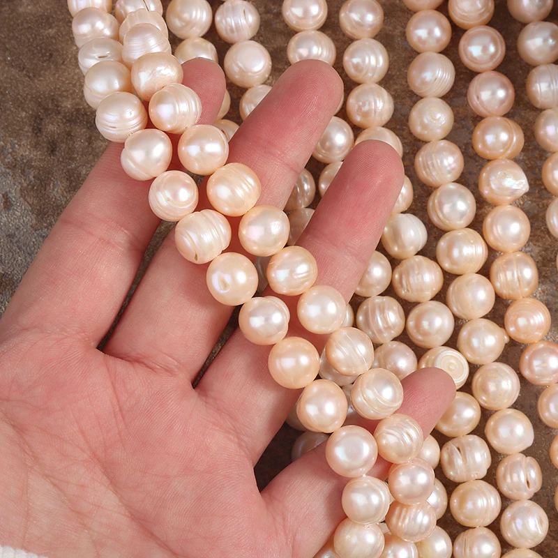 10mm potato-shaped threaded, seedless natural freshwater pink-orange pearls, approximately 35 cm in length, about 35 pieces.