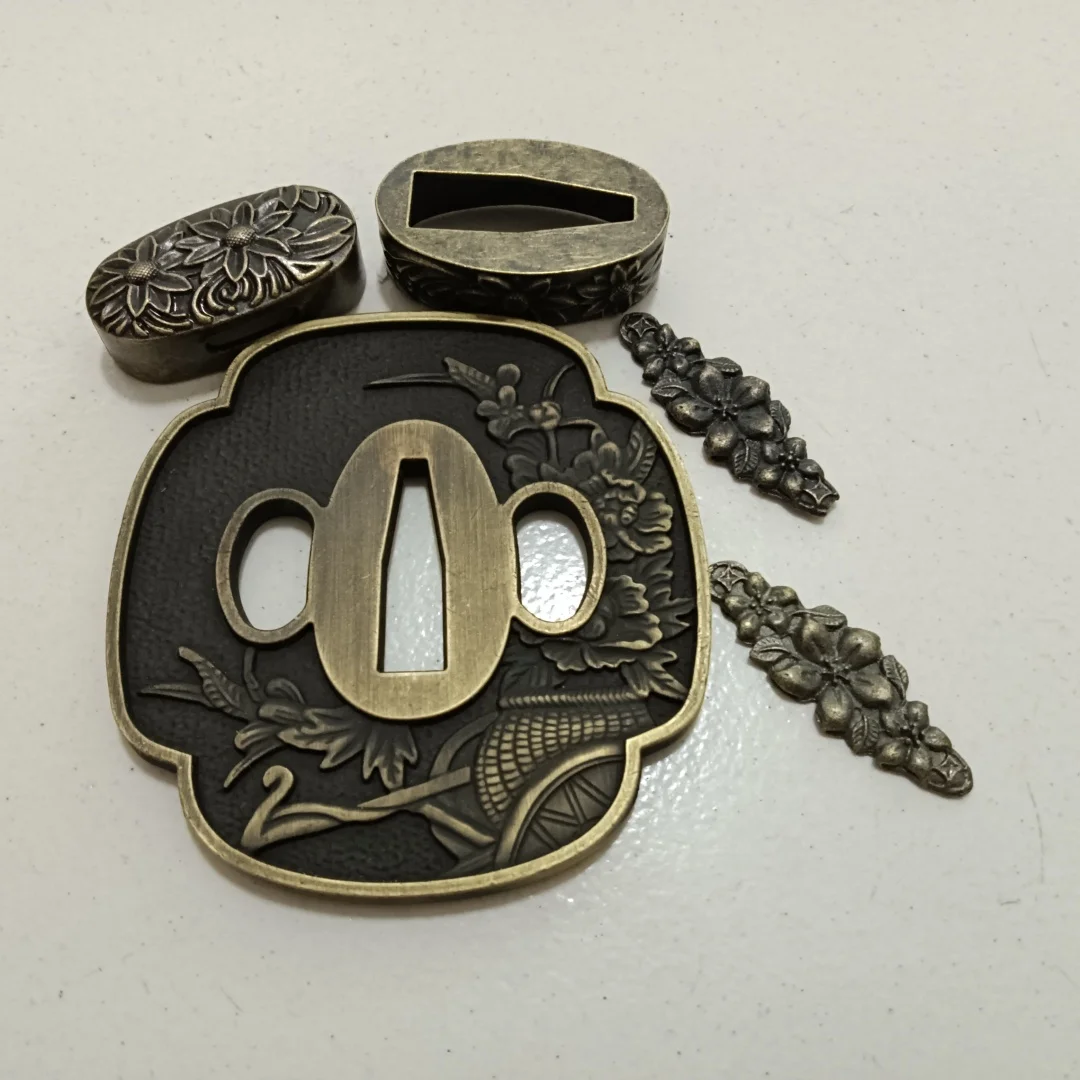 Set Tsuba Fuchi Menuki Kashira Alloy Carved Flower Theme Fittings For Japanese Katana Sword Accessories