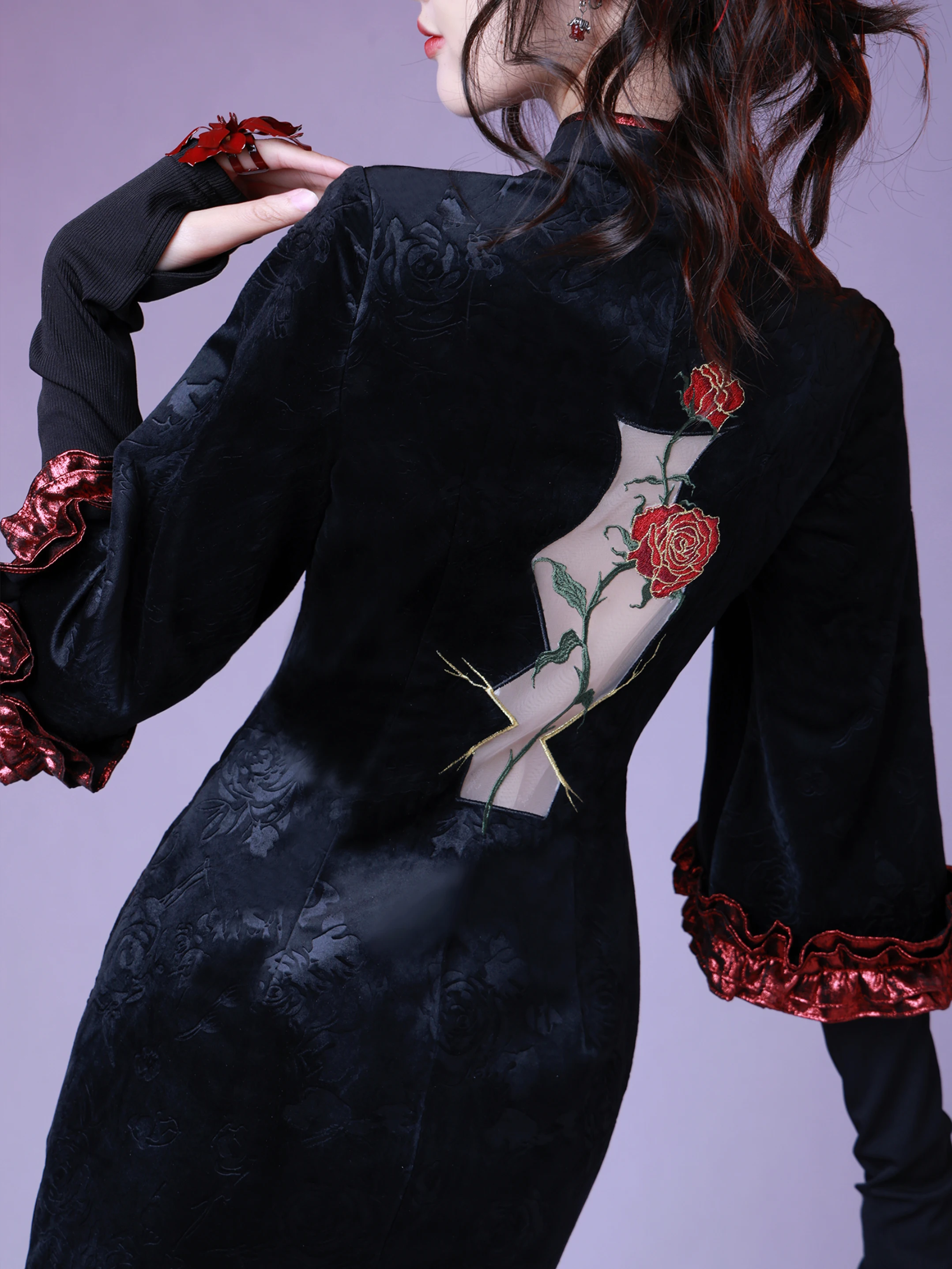 

Новое китайское романтическое платье-ципао с эластичной вышивкой, облегающее, винтажное, бархатное, с длинными рукавами, макси, цвета розового оттенка.