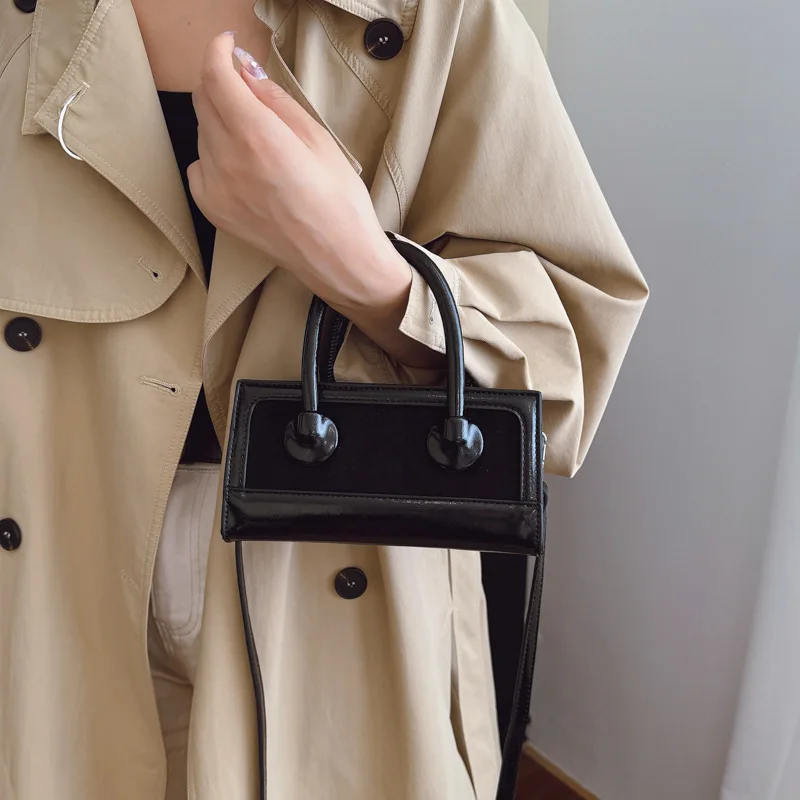 

2026 new Korean style fashionable retro handbag small square bag for women shoulder bag luxury design