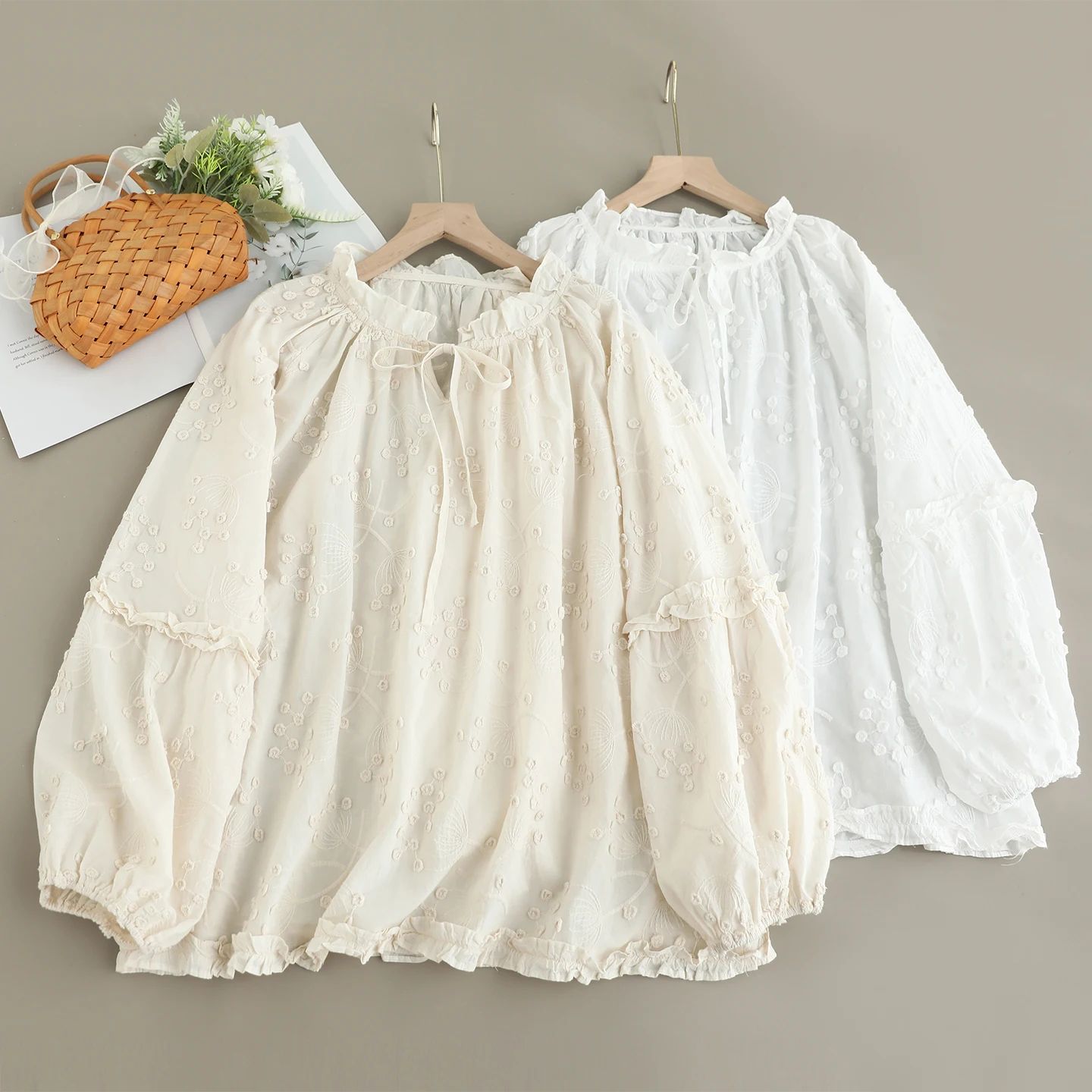 

Японские милые однотонные хлопковые рубашки с вышивкой Mori Girl, женские осенние повседневные блузки с воротником-стойкой и длинными пышными рукавами