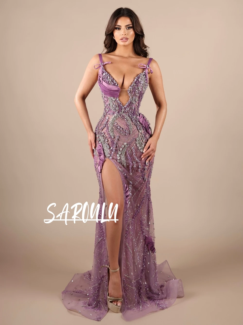 

Fashionable Purple Glitter Evening Dress Sexy Deep V Neck Illusion Prom Gown With Slit Customized Ruffled Romantic Cocktail Wear