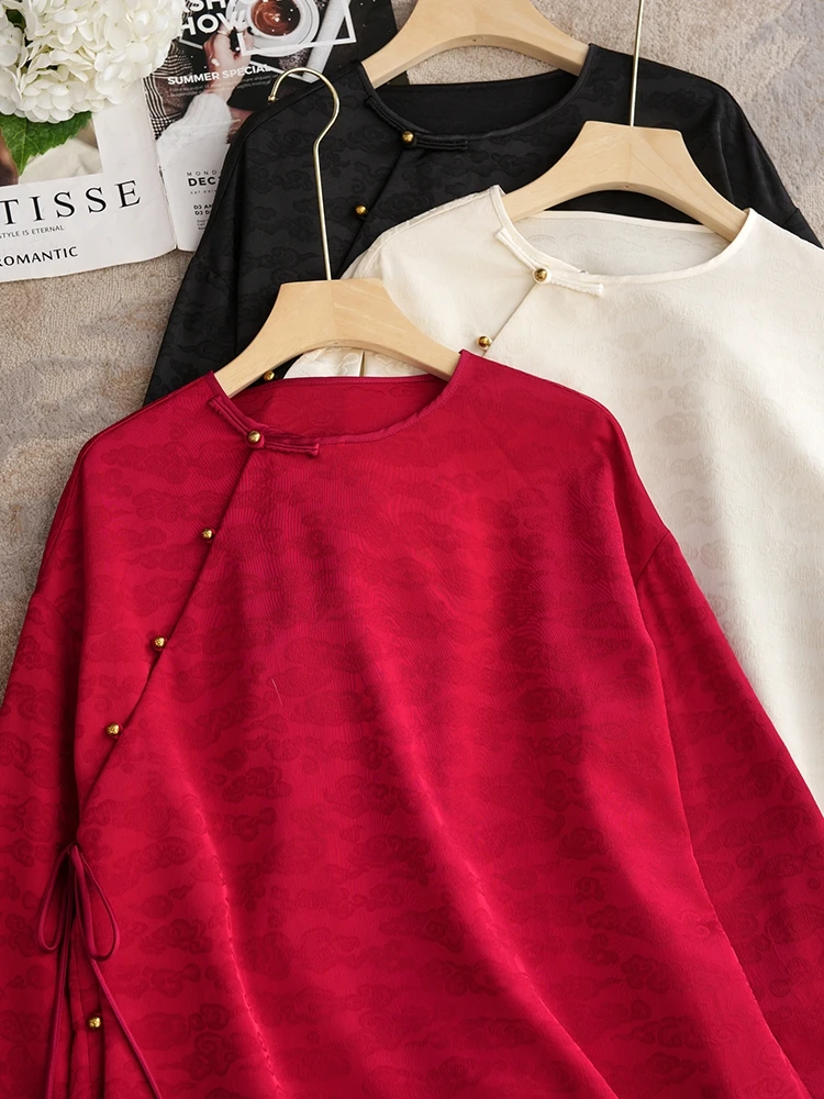 

Элегантная красная шелковая рубашка в китайском национальном стиле с асимметричным вырезом, вышивкой и пуговицами из ацетатной ткани, на пуговицах, длинная, на удачу в новом году