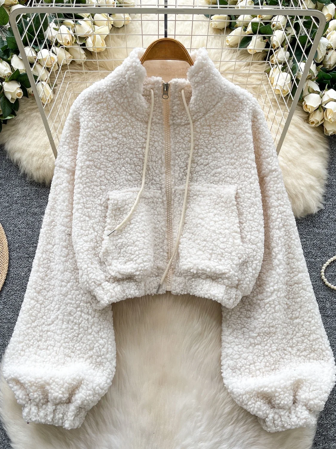 

Корейская свободная короткая куртка-жакет для женщин, модная, с воротником-стойкой, вышивкой букв, из овечьей шерсти, повседневная, удобная, верхняя одежда