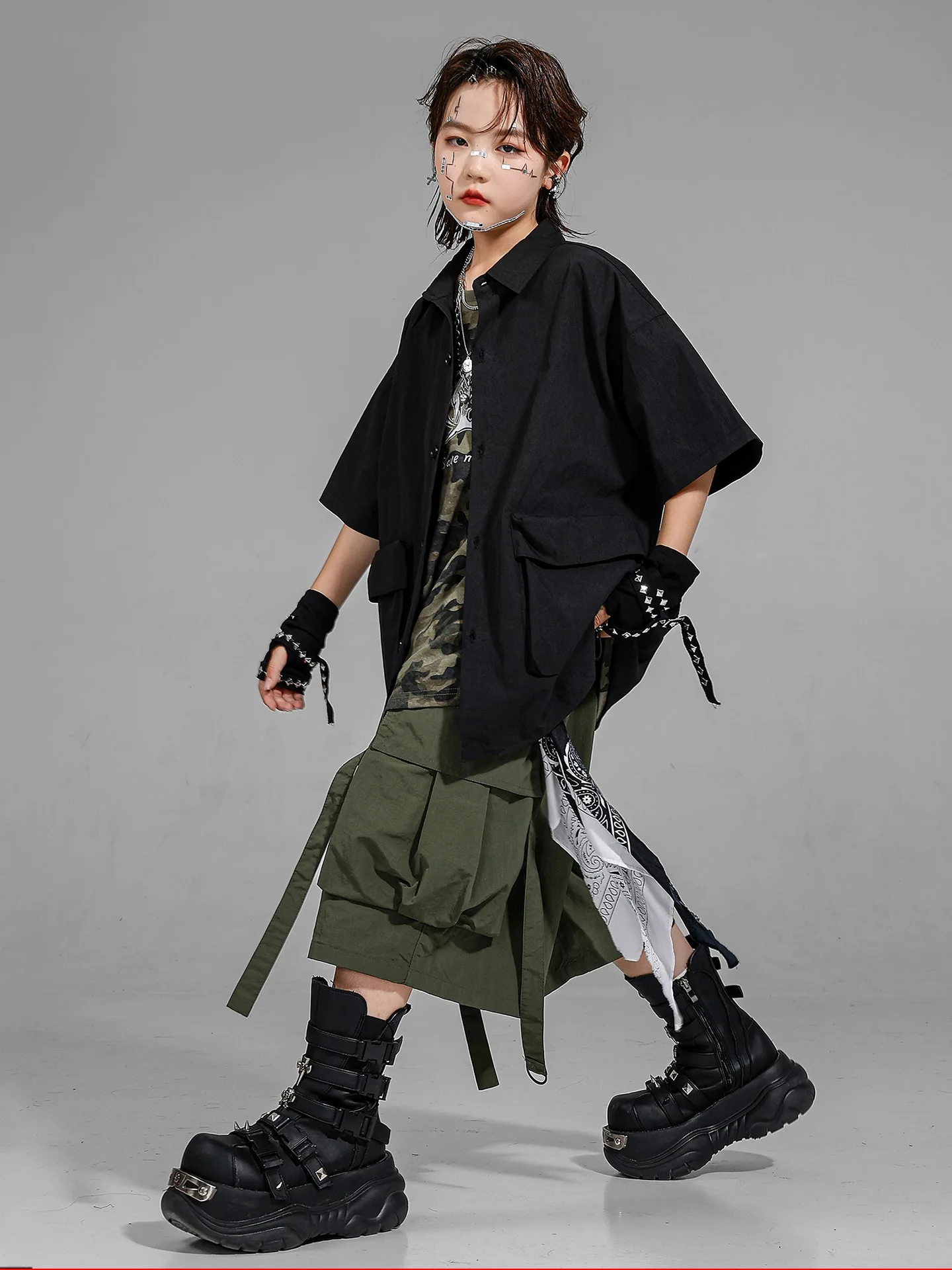2025 Ragazzi Vestiti Hip Hop Costumi di danza jazz Kid Allentato Camouflage Top Cargo Shorts Pratica Abbigliamento da ballo di strada Abbigliamento DQL11043