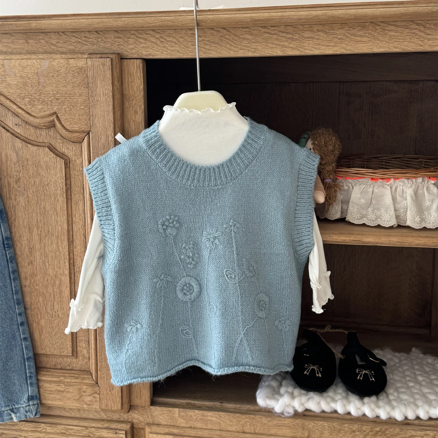 Children's Sweater 2026 Autumn New Korean Children's Clothing Loose Sleeveless Stacked Hook Flower Sweater Vest