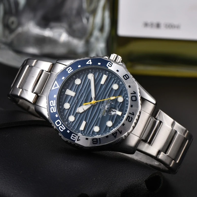 ​ ​ 2025 ساعة رجالية متعددة الوظائف سيليكون باند سبيكة حافظة كوارتز حركة مقاومة للماء رياضية كاجوال مضيئة التقويم