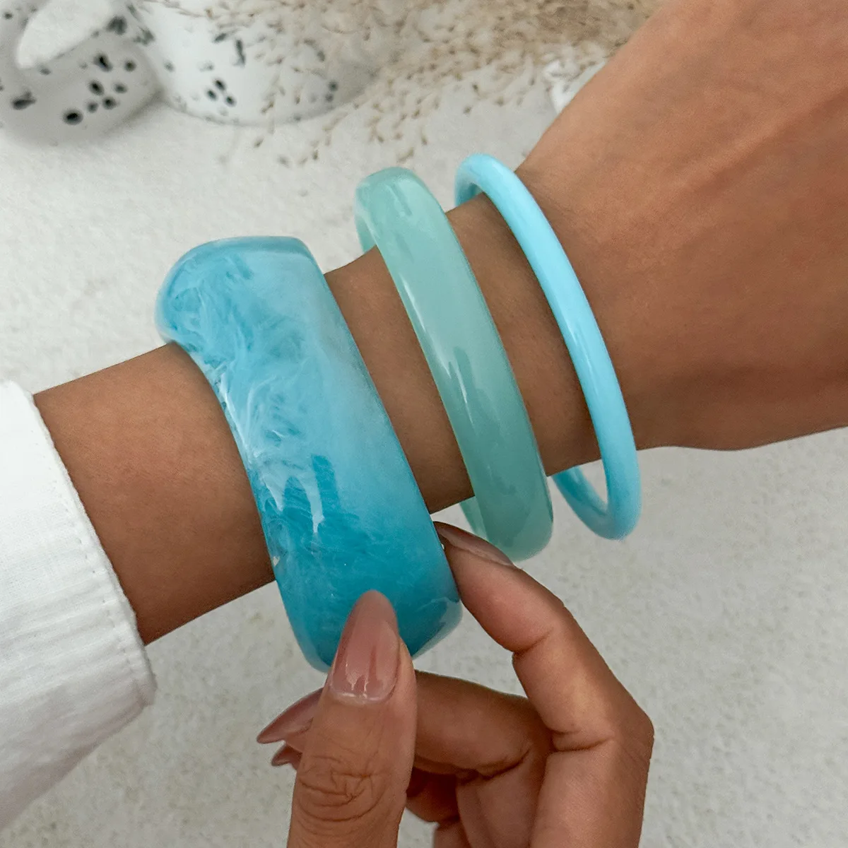 New Bohemian Niche Blue Translucent Acrylic Resin Round Bracelets Beach Vacation Wide Cuff Bangles Stackable Lightweight Jewelry