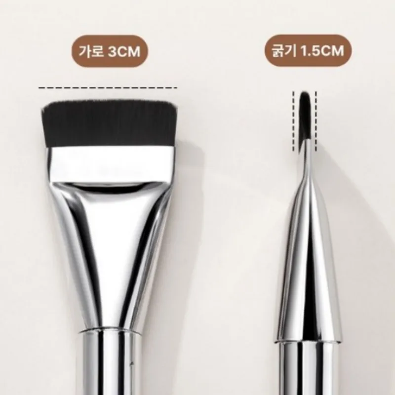 CHARMINGPOSE Pennello per fondotinta piatto + set di spugne per trucco dalla forma speciale |   Spazzola ultrasottile senza striscia e spugna dal design unico
