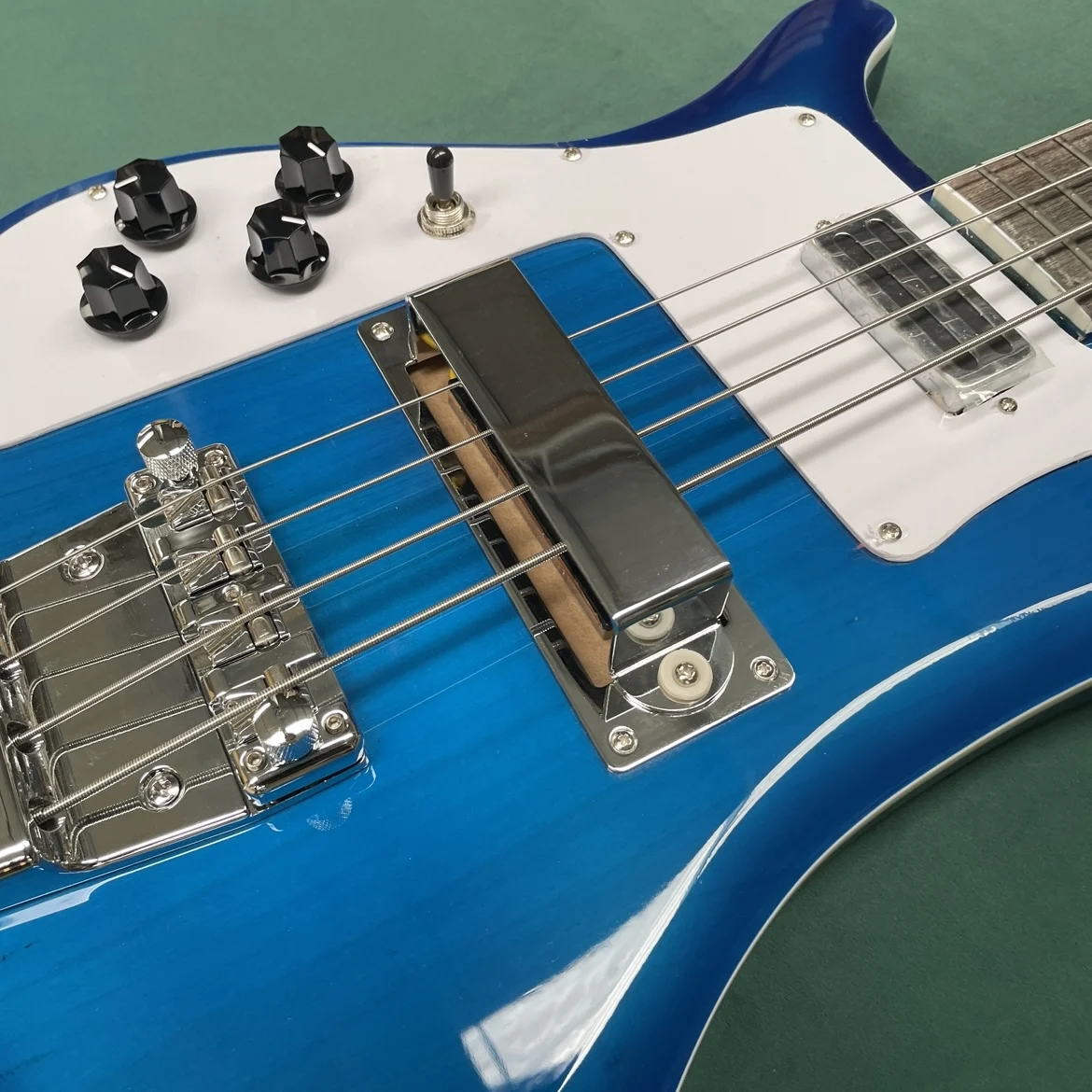 4-string electric bass guitar,mahogany body bass-specific pickups guitars, left-handed friendly for collection electric guitarra