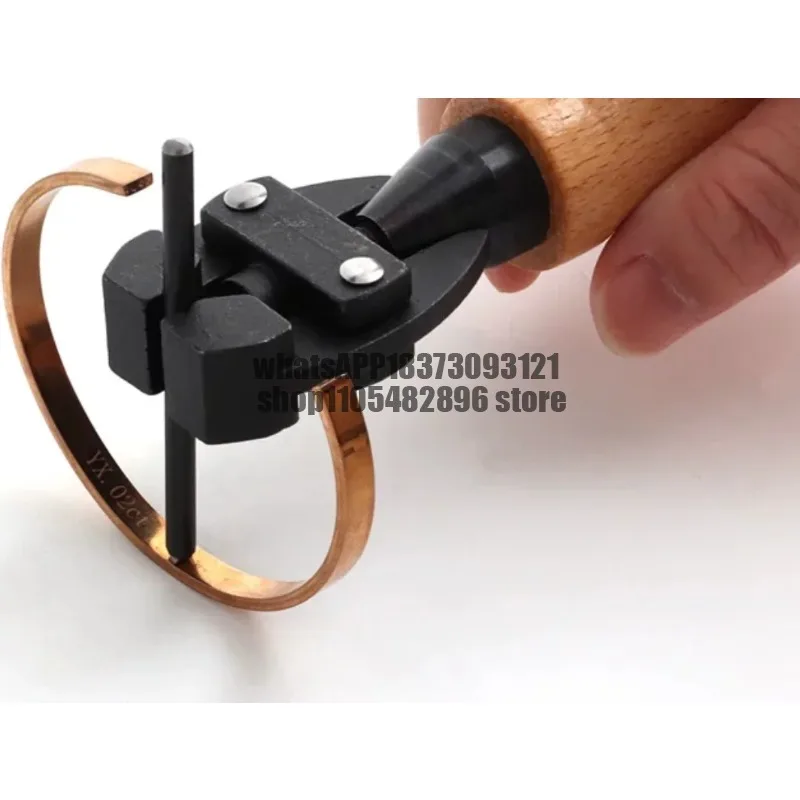 Ergonomic Wooden Grip Clamp Carbon Steel Hand Vise Tool with 1.2cm Jaw Capacity for Precision Clamping