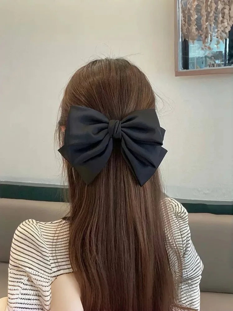 Band-Feder-Clip, Haarspange, großer Stoff, dreilagige Schleife, Haar-Accessoire für Frauen – Detail 1