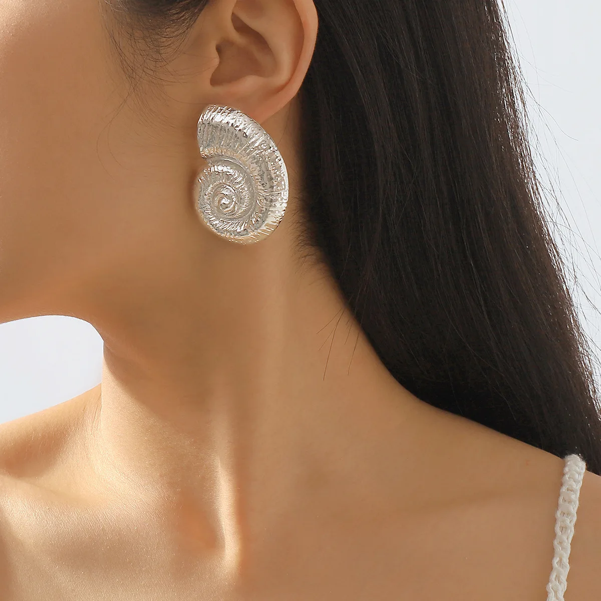 Textured Spiral Conch Shell Stud Earrings Vintage Metallic Statement Geometry Earring Minimalist Summer Ocean Vacation Jewelry
