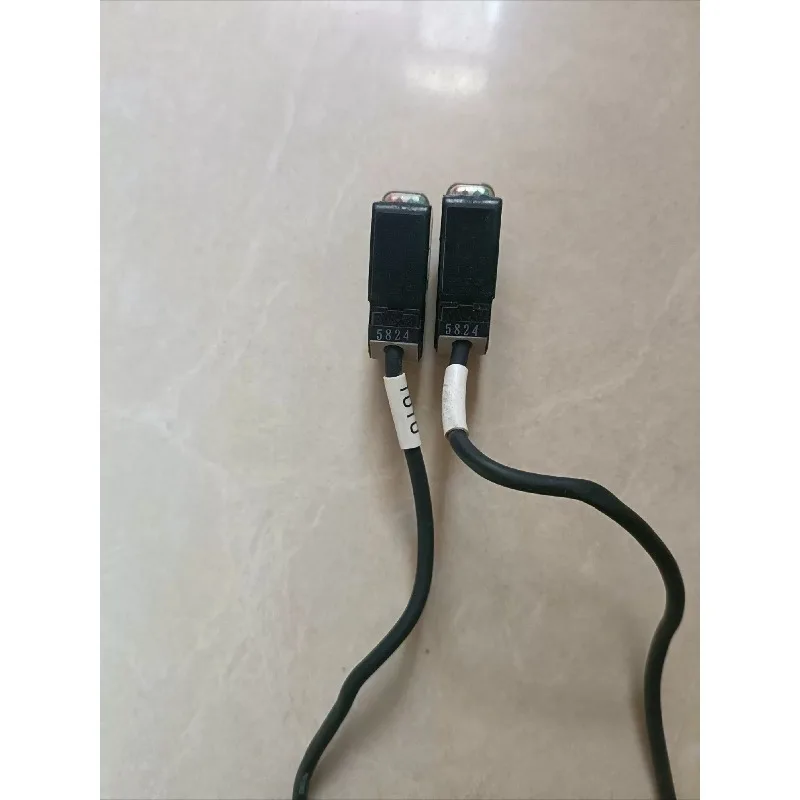 Photoelectric Switch PZ2-42 Noticeably Used Fully Functional for KEYENCE Industrial Control Repair Part