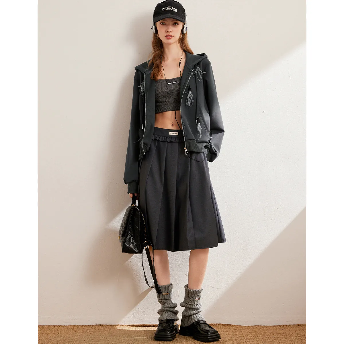 LOUIS YAO Felpa con cerniera Cardigan 2025 Autunno Casual Maglia con maniche lunghe Cappotto da donna Elegante cappotto con cappuccio ornato di piume