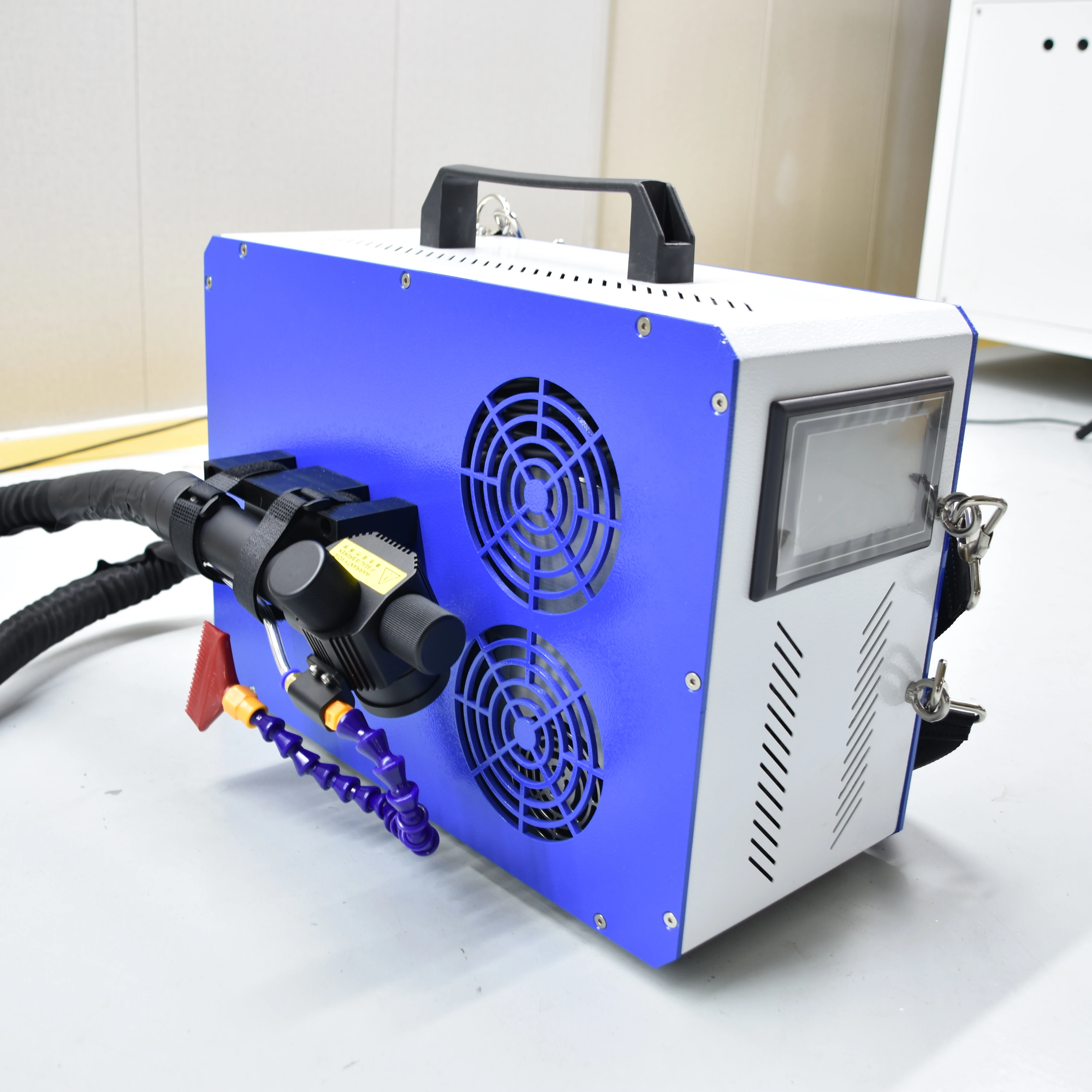Portable Backpack Pulse Laser Cleaning Equipment , Multifunctional Laser Paint Remover For Stainless Steel Carbon