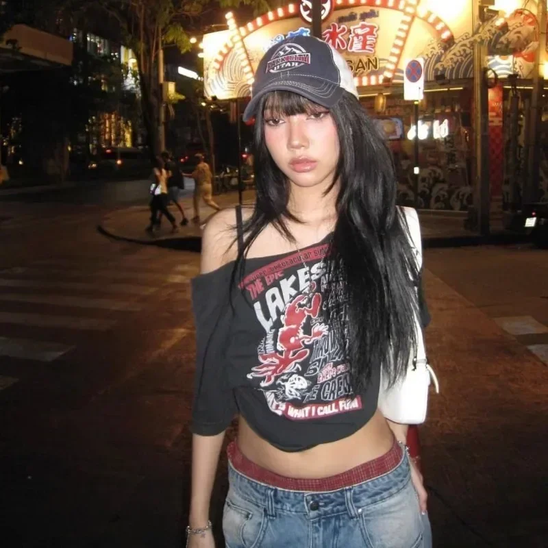 

2024, готические черные футболки, женские футболки Y2k с буквенным принтом и открытыми плечами в стиле панк, эстетические укороченные футболки в стиле гранж, уличная одежда в стиле Харадзюку